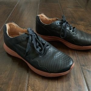 RARE NIKE ALL LEATHER SNEAKERS